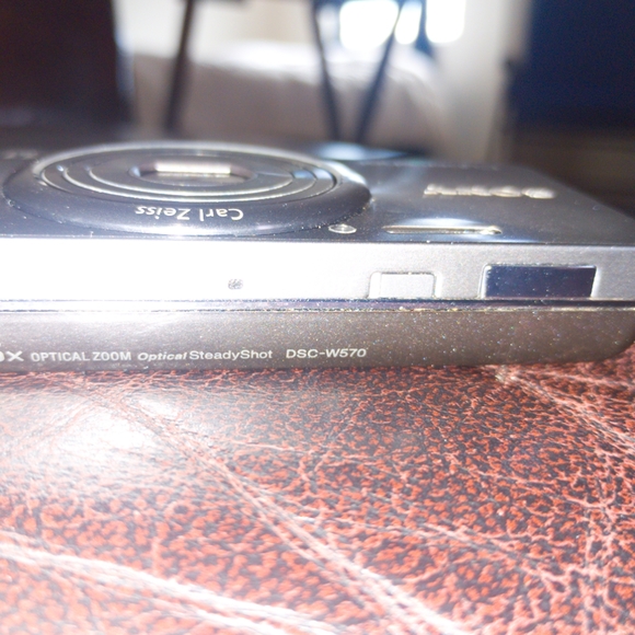 Sony Cyber-Shot DSC-W570 16.1 MP Digital Still Camera with Carl Zeiss Vario-Tess - Picture 6 of 12